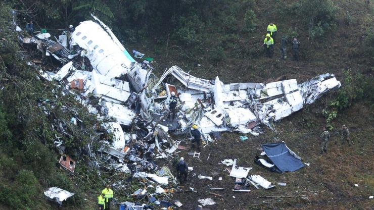 Kolombiyada askeri uçak düştü: 4 sivil, 4 asker öldü