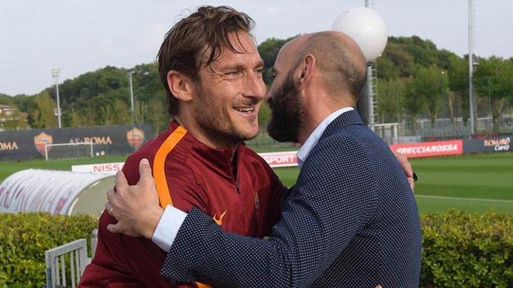 Francesco Totti efsane olduğu yerde bırakıyor