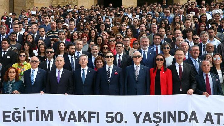 Türk Eğitim Vakfı Anıtkabiri ziyaret etti