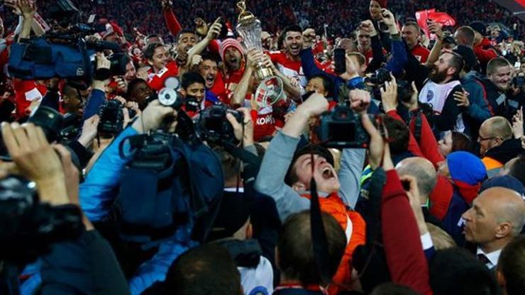 Spartak Moskova şampiyonluk kupasını aldı