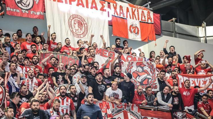 Olympiakos taraftarları Hain diye tezahürat yaptı