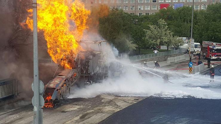 Son dakika... Ankara Adliyesi önünde doğalgaz patlaması