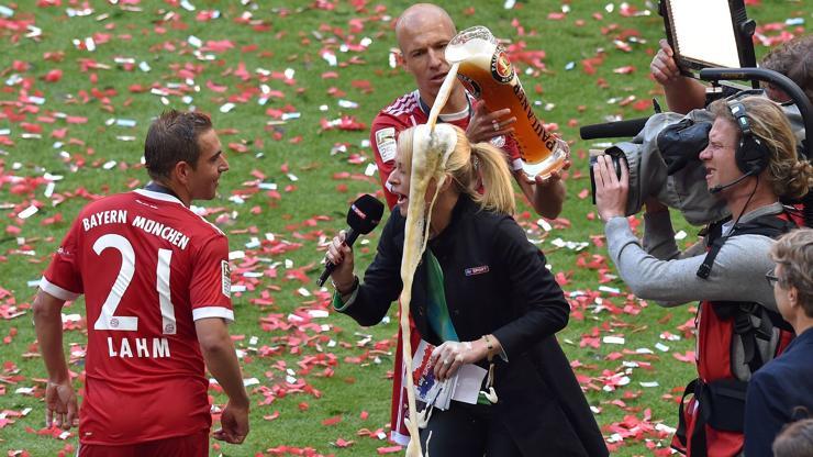 Robben spikere bira banyosu yaptırdı