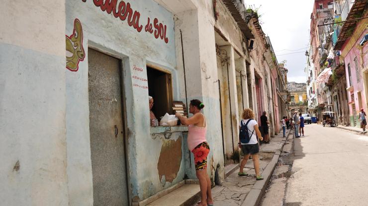 Güleryüzlü insanların kendine has ülkesi: Küba