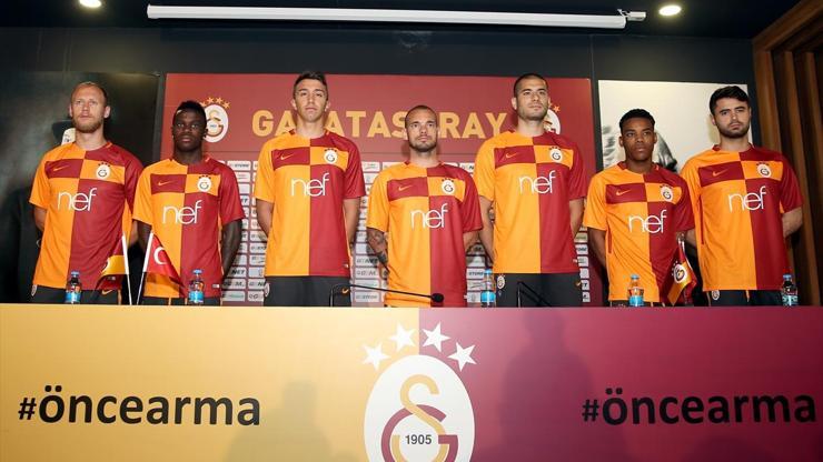 Galatasaraylı futbolcular surat astı