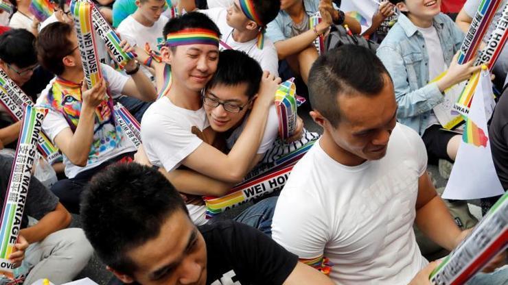 Tayvanda eşcinsel evlilik coşkusu