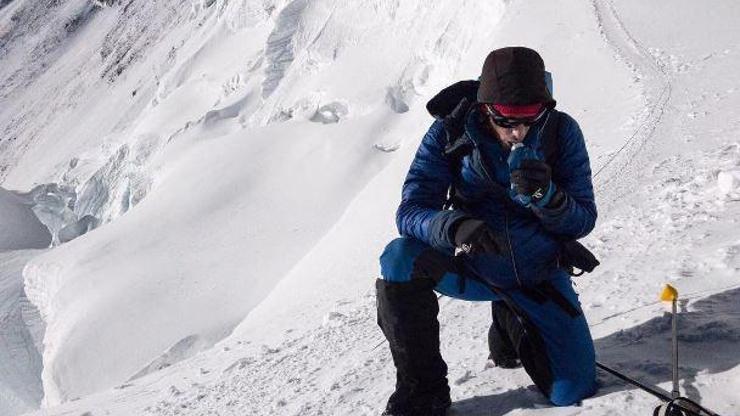 Everestte büyük rekor: 26 saatte tırmandı