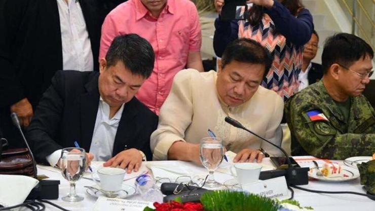 Filipinlerde sıkı yönetim yasası imzalandı