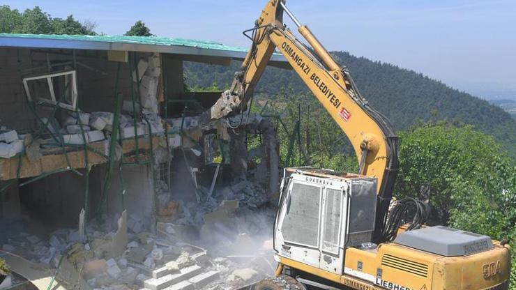 Uludağ’da kaçak inşa edilen villa yıkıldı