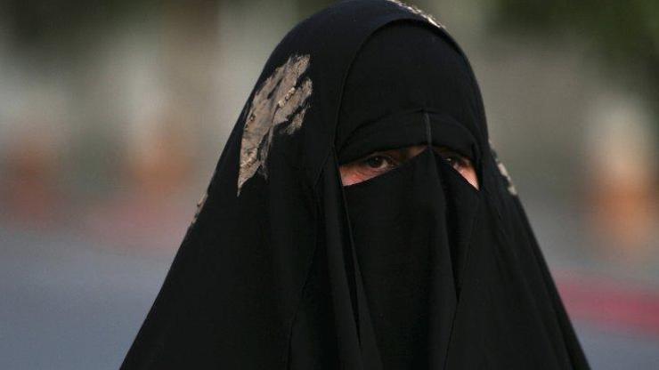 Musulda kadınlara çarşaf yasağı