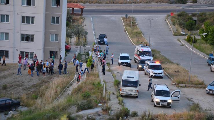 Cezaevi firarisini yakalamaya gelen polislere saldırı