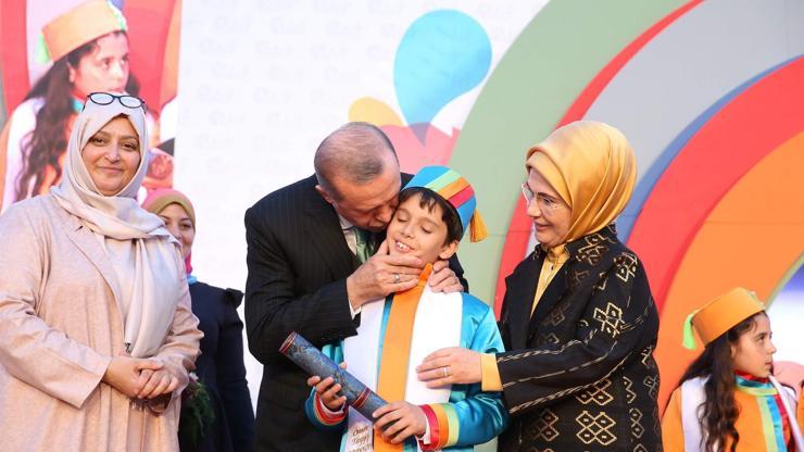 Cumhurbaşkanı Erdoğan ve eşi torununlarının mezuniyet törenine katıldı