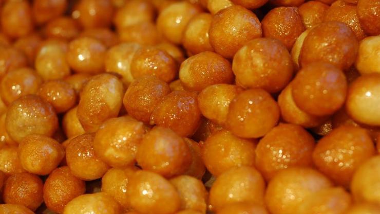 Sokakta bulduğu telefonu kullandı cezası lokma dağıtmak oldu