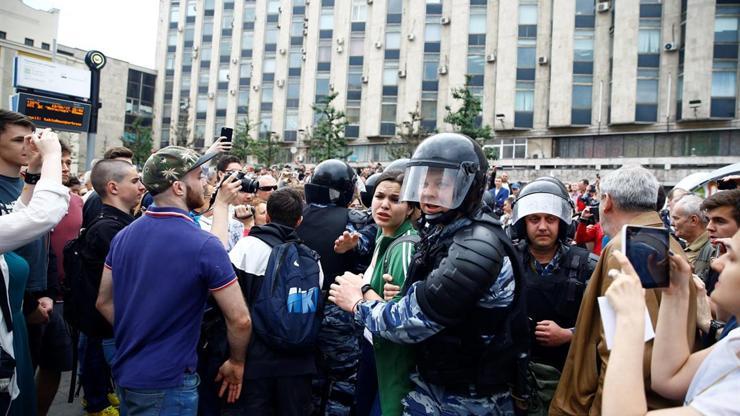 Rusyada çok sayıda gösterici gözaltına alındı