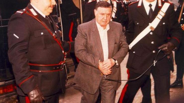 İtalyan adaleti mafya babası için ikiye bölündü