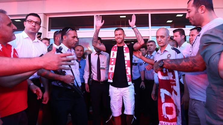 Jeremy Menez Antalyada coşkuyla karşılandı