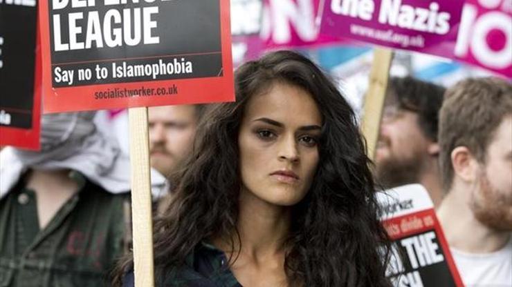 Londrada ideolojik karşılaşma: İslam ve faşizm karşıtları eylemde