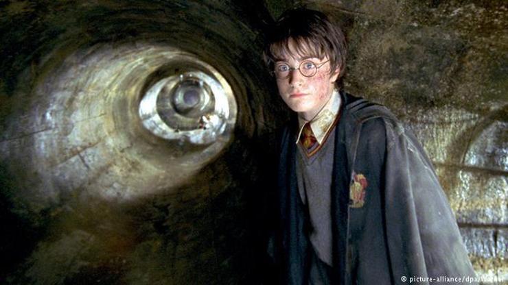 Dünyanın en ünlü büyücüsü büyüdü: Harry Potter 20 yaşında