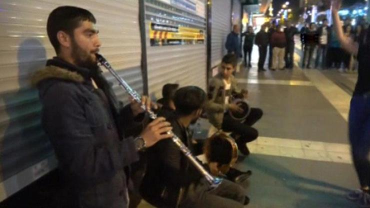 Sokak müzisyenleri İstanbul sokaklarını şenlendiriyor