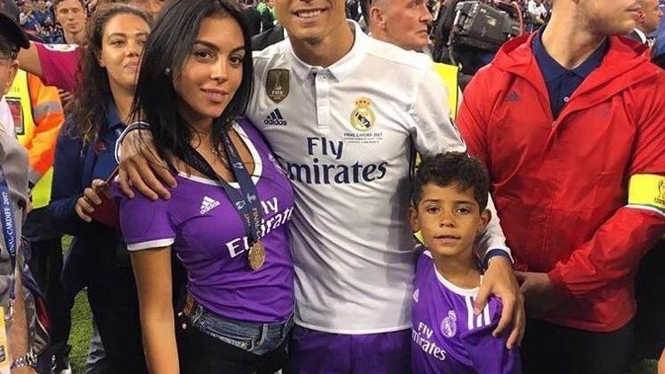 Ronaldonun ikiz bebekleri oldu