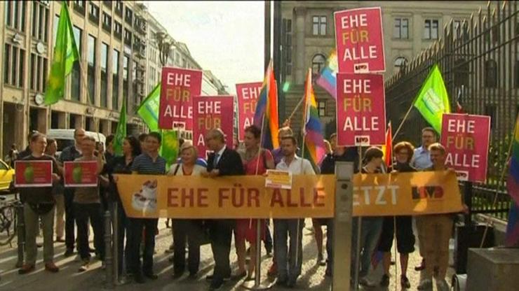 Son dakika: Alman Meclisi eşcinsel evliliklere onay verdi