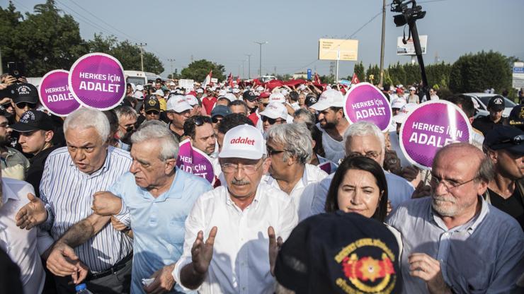 Adalet Yürüyüşüne katılan HDPliler Kılıçdaroğlu ile birlikte yürüdü