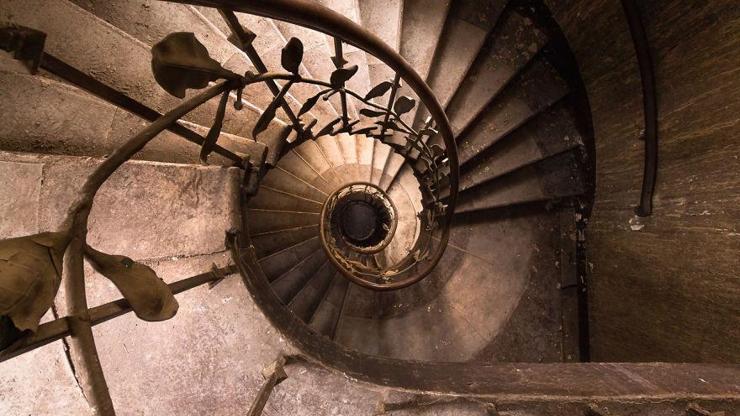 Hayalet mekanların peşinde: Terk edilmiş merdivenler
