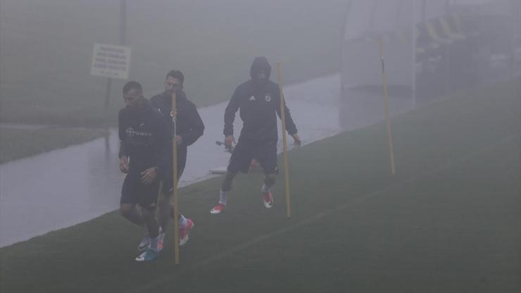 Fenerbahçe yoğun sis altında çalıştı