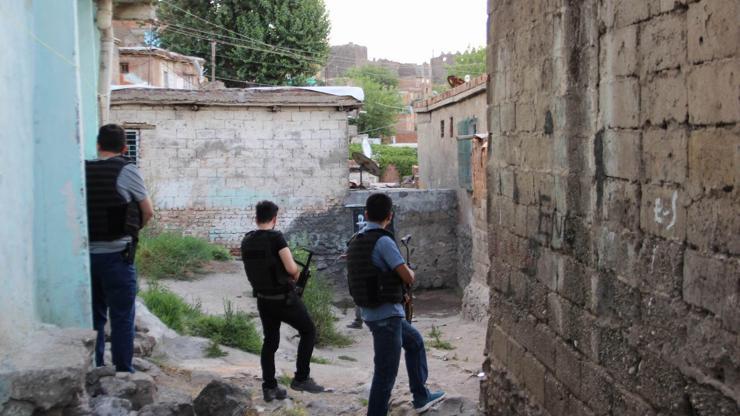 Son Dakika... Diyarbakırda 400 polisle şafak operasyonu: Gözaltılar var