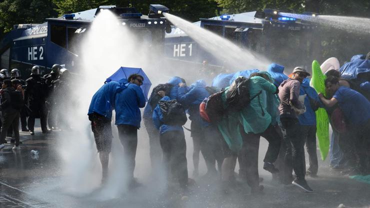 G20 Liderler Zirvesi protestolarla başladı