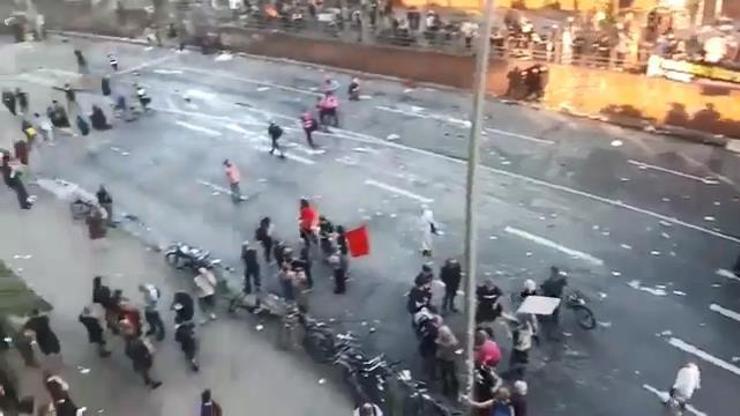 G20 protestosuna polis müdahalesi sırasında yaprak sardılar
