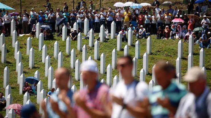 Srebrenitsa soykırımında hayatını kaybedenler anıldı