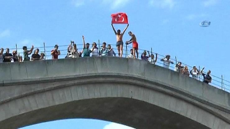 Tarihi Mostar Köprüsünde 15 Temmuz şehitlerini andılar