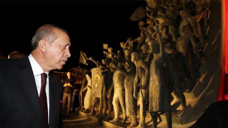 Cumhurbaşkanı Erdoğan 15 Temmuz Şehitleri Abidesini ziyaret etti