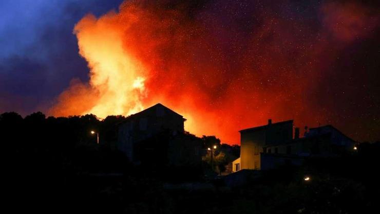 Fransadaki dev yangınlar hala söndürülemiyor