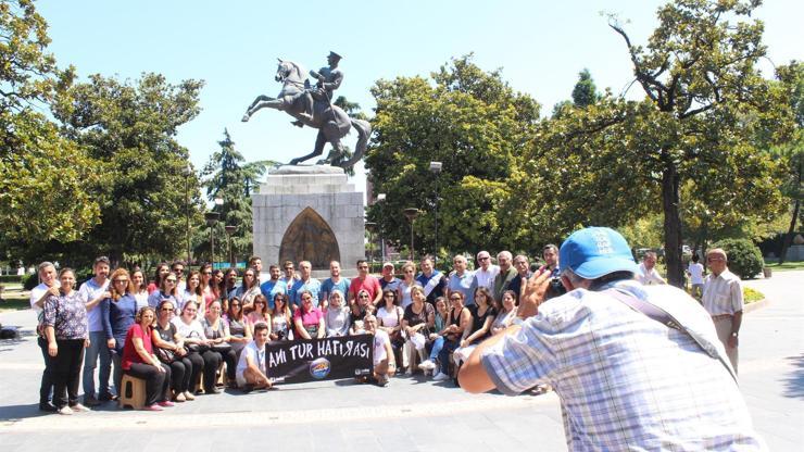 Atatürk Anıtına turist ilgisi