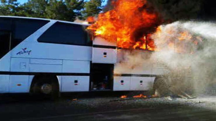 Tur otobüsü alev alev yandı