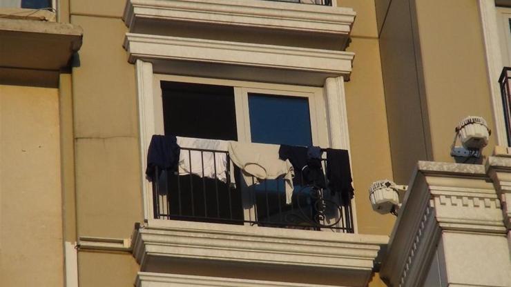 Taksim Meydanına bakan lüks otelin balkonuna çamaşır astılar