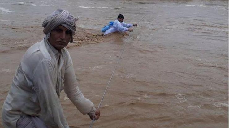 Hindistanda sel felaketi yüzlerce can aldı