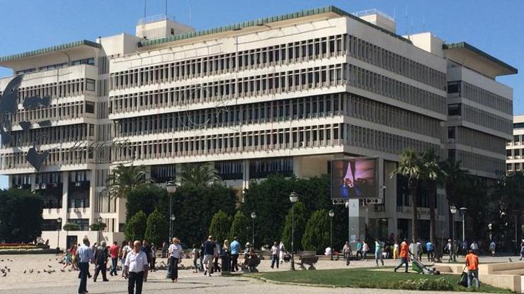 İzmirde işten çıkarılan belediye işçileri eylem başlattı