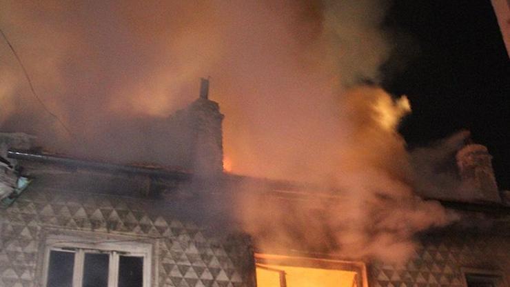 Ev yangınında 3 kişi hayatını kaybetti
