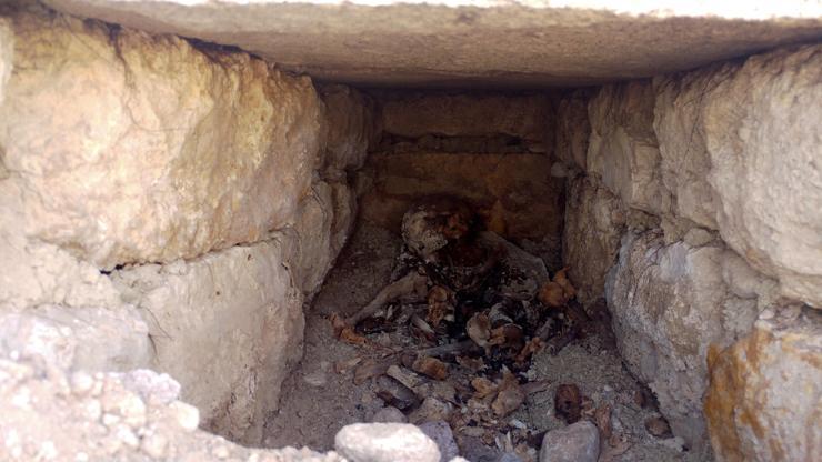 Yol yapılırken Roma dönemine ait mezar bulundu