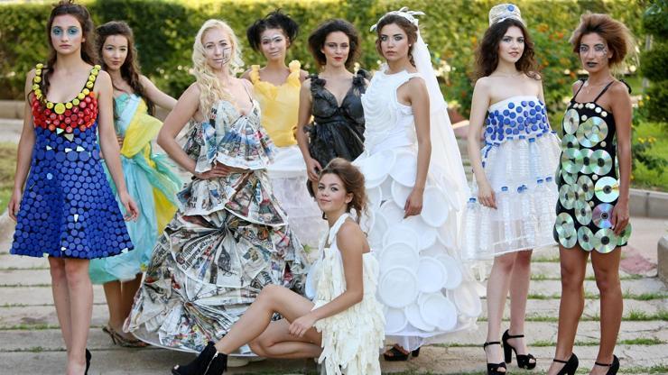 Bu elbiseler kapı önüne koyduğunuz malzemelerden yapıldı