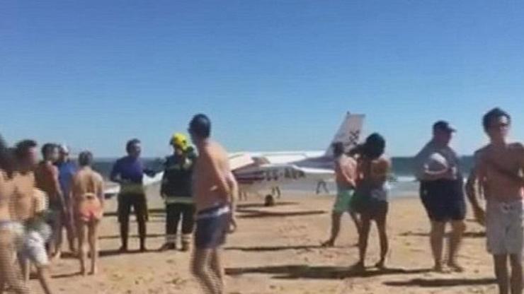 Uçak acil iniş yaptı: Sahilde 2 kişi hayatını kaybetti