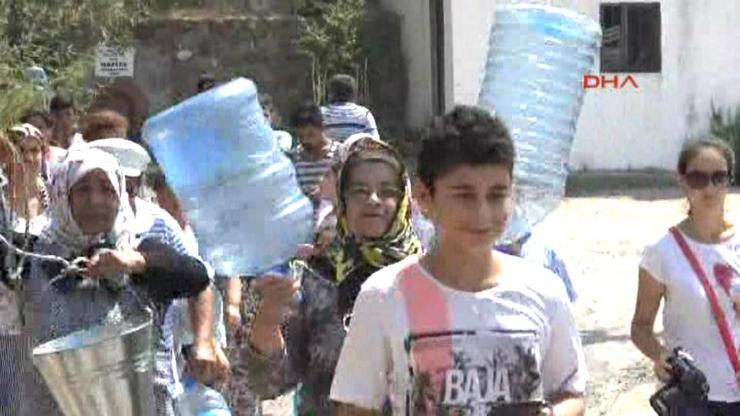 Bodrumun susuz köyünde halk bidonlu, damacanalı su eylemi yaptı
