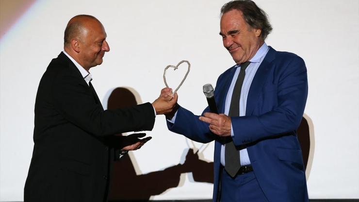 Dünyaca ünlü Oscarlı yönetmen Oliver Stonea Saraybosnanın Kalbi verildi