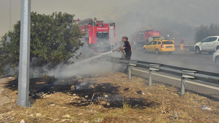 İzmirde korkutan yangın  Kontrol altına alındı...