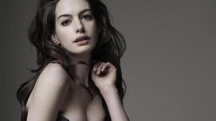 Ünlü oyuncu Anne Hathawayin çıplak fotoğrafları internete sızdırıldı