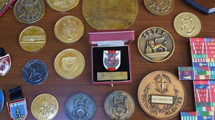 Eski genelkurmay başkanının madalyaları bit pazarından çıktı