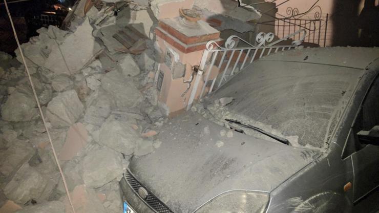 İtalyada deprem: 1 ölü, 25 yaralı